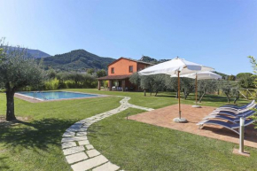 Il Grappolo by Salogi Villas Capannori
